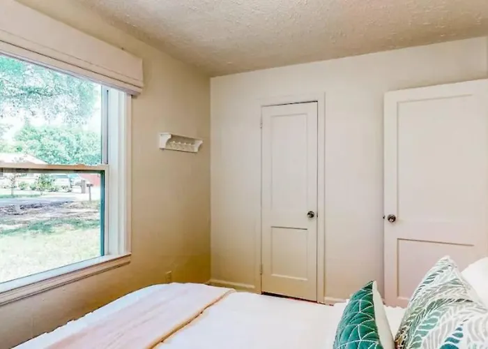 Private, Quiet-close To Dwntn Pensacola, Stadium, Beaches Hotel