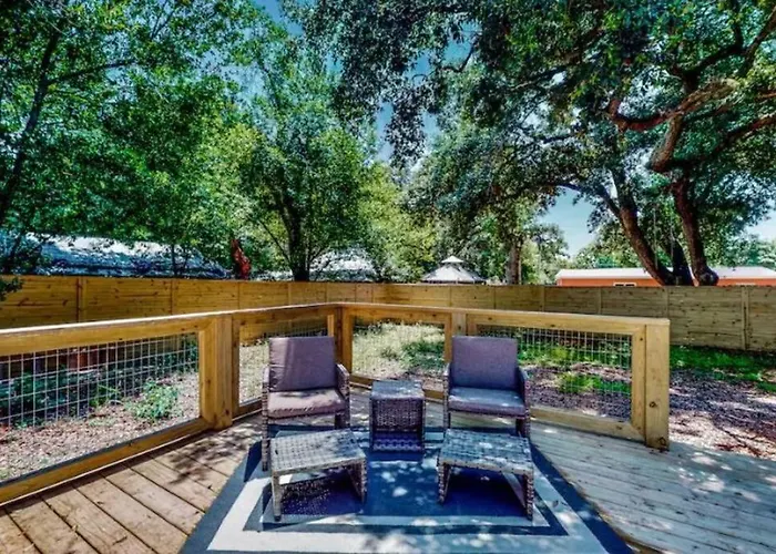 Hotel Private, Quiet-close To Dwntn Pensacola, Stadium, Beaches 3*