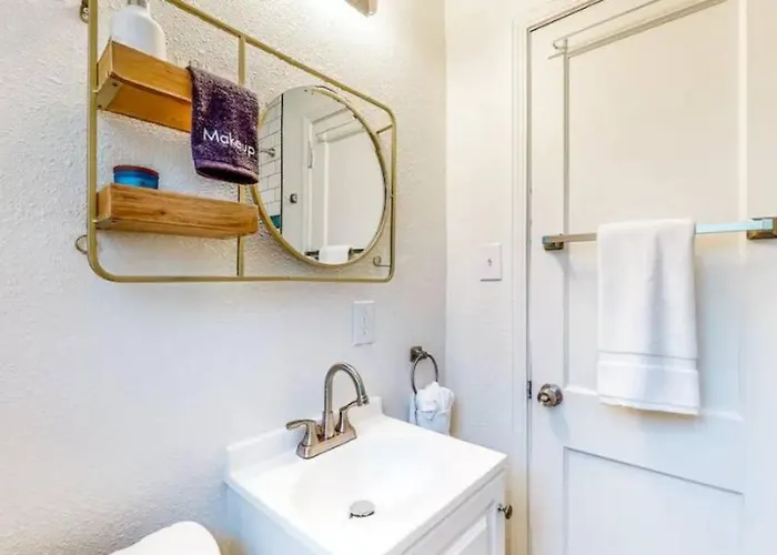 Private, Quiet-close To Dwntn Pensacola, Stadium, Beaches Hotel 3*