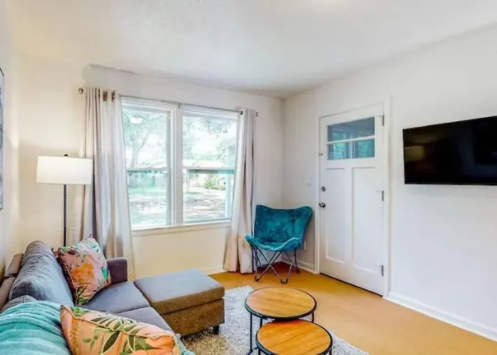 Private, Quiet-close To Dwntn Pensacola, Stadium, Beaches Hotel