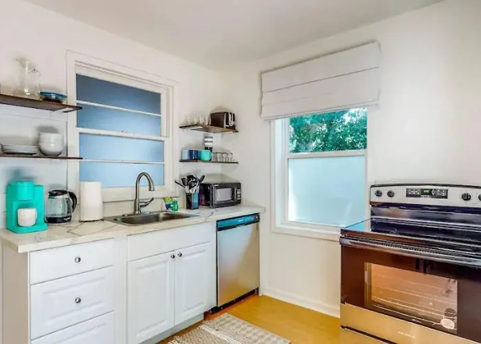 Private, Quiet-close To Dwntn Pensacola, Stadium, Beaches 3*