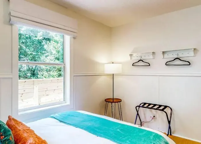 Hotel Private, Quiet-close To Dwntn Pensacola, Stadium, Beaches Pensacola