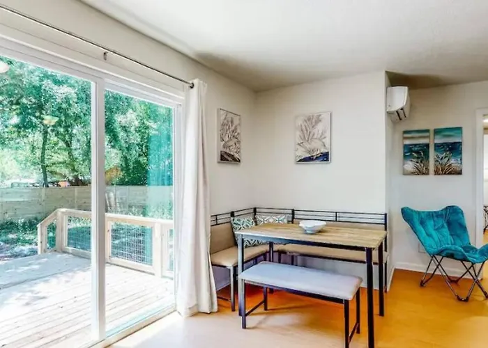 Private, Quiet-close To Dwntn Pensacola, Stadium, Beaches Hotel