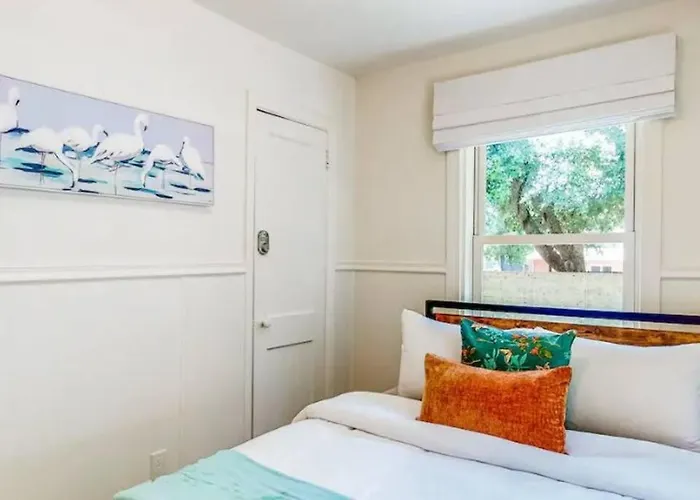Private, Quiet-close To Dwntn Pensacola, Stadium, Beaches Hotel