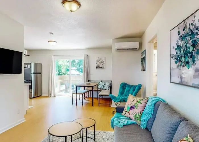 Hotel Private, Quiet-close To Dwntn Pensacola, Stadium, Beaches