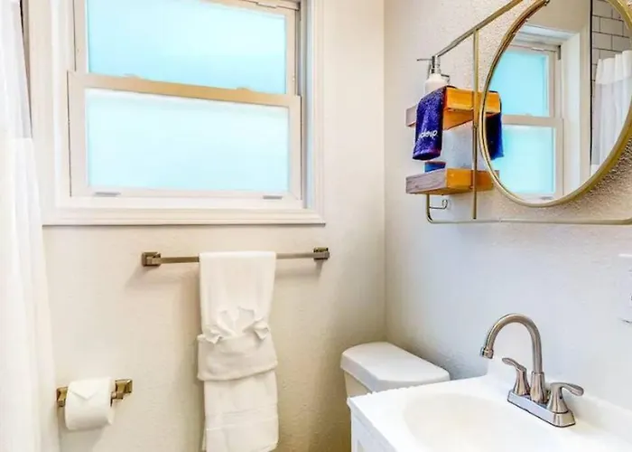 Private, Quiet-close To Dwntn Pensacola, Stadium, Beaches